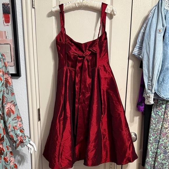 💙💖 Lucy in the Sky Maroon Flare Bow Tie Open Back Midi Dress - Picture 4 of 6